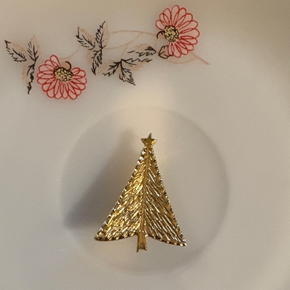 Vintage Gold Toned Christmas Tree Brooch